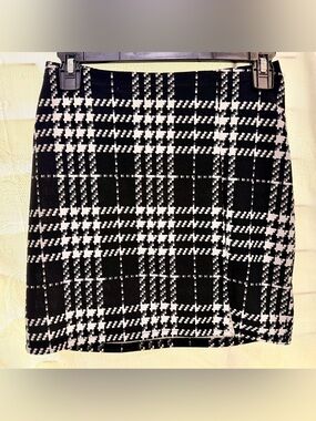 Source Unknown Black and White Houndstooth Mini Skirt B0064